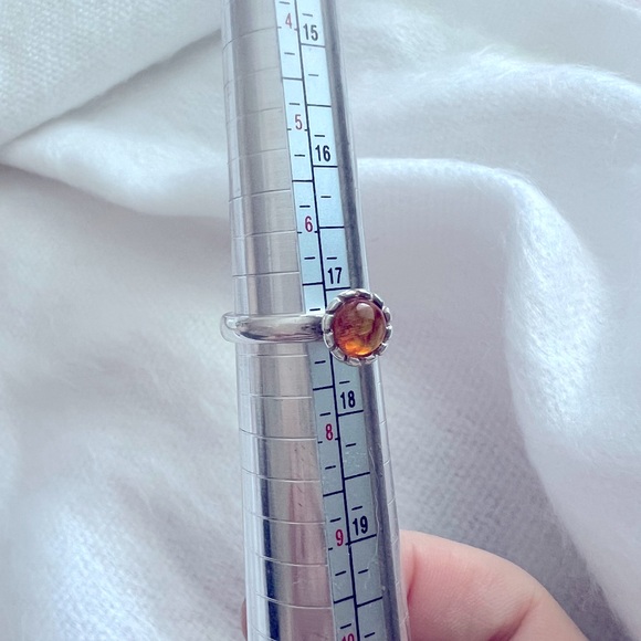 Stunning Sterling Silver ring with an Amber Stone. Size 7. - Picture 8 of 12